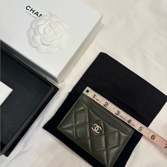 CHANEL card case (green) with Rue Cambon packaging - Picture 6 of 8